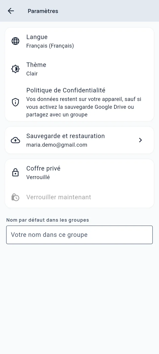 Paramètres : Langue, Thème, Politique de confidentialité, Sauvegarde et restauration, Coffre privé et Nom par défaut dans les groupes